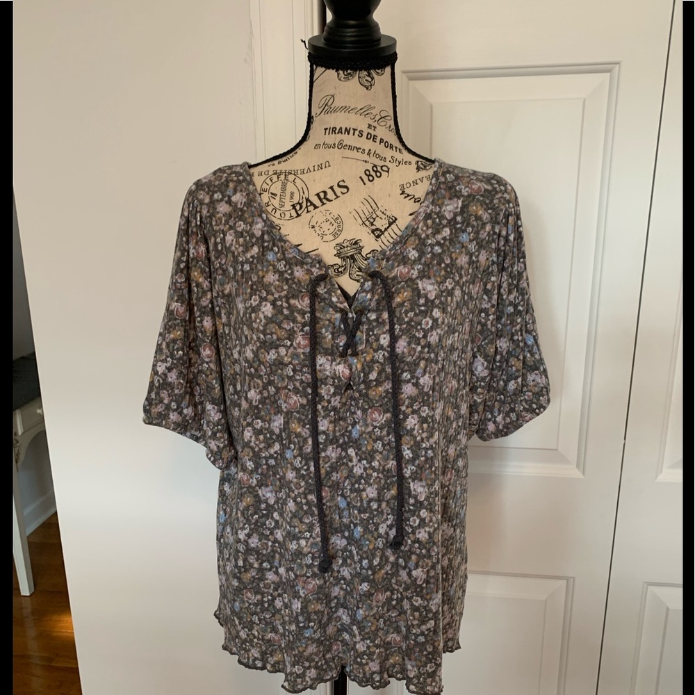 NWOT - Maurices lace up top
